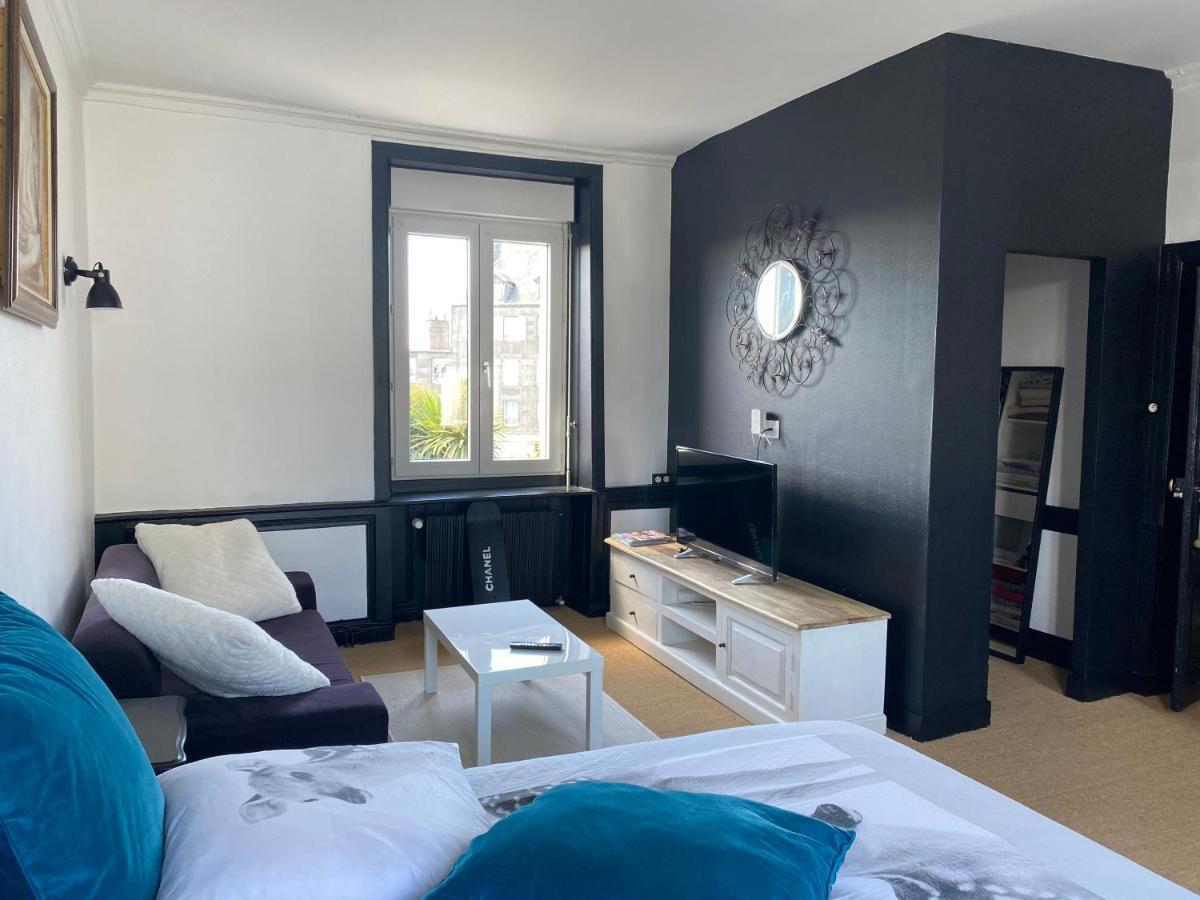 Chambre Spacieuse Dans Maison Renovee Granville Esterno foto